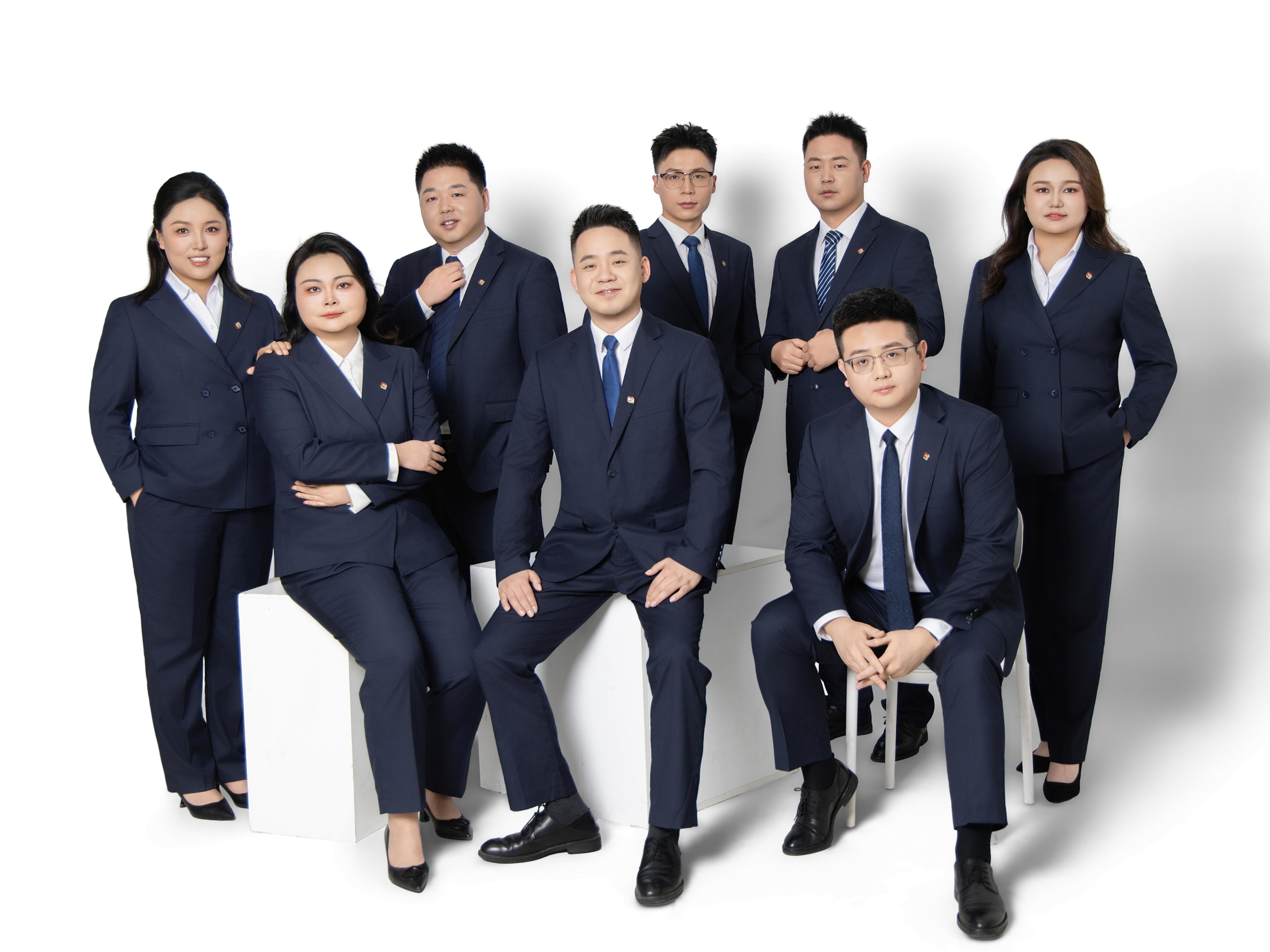 诚域执行破产部由丁昊律师率领优秀的青年律师组建，常年专注于民商事业务、执行案件及企业破产领域。服务于政策性银行、房地产开发公司、建筑施工企业等众多大中型客户。针对民商事业务及执行案件的特点，该部门已经形成了系统、科学的办案方法，帮助客户制定适宜的诉讼方案和执行策略，赢得客户一致好评。在企业破产领域，执行破产部参与办理了一些重要的破产案件，并且为多个企业制定前期的预重整方案和破产计划...